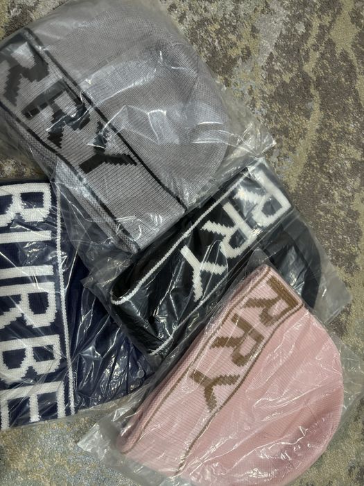 Шапка Burberry 10 тысяч доставка по городу бесплатная