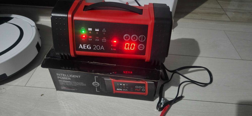 redresor aeg /incarcator baterie auto 12v/24v 2a/10a/20a/ nou