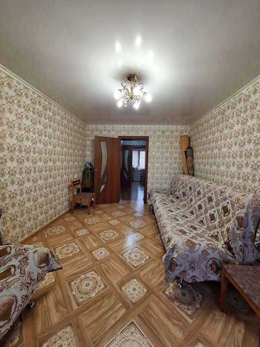 Продам 3 комнатную квартиру район .