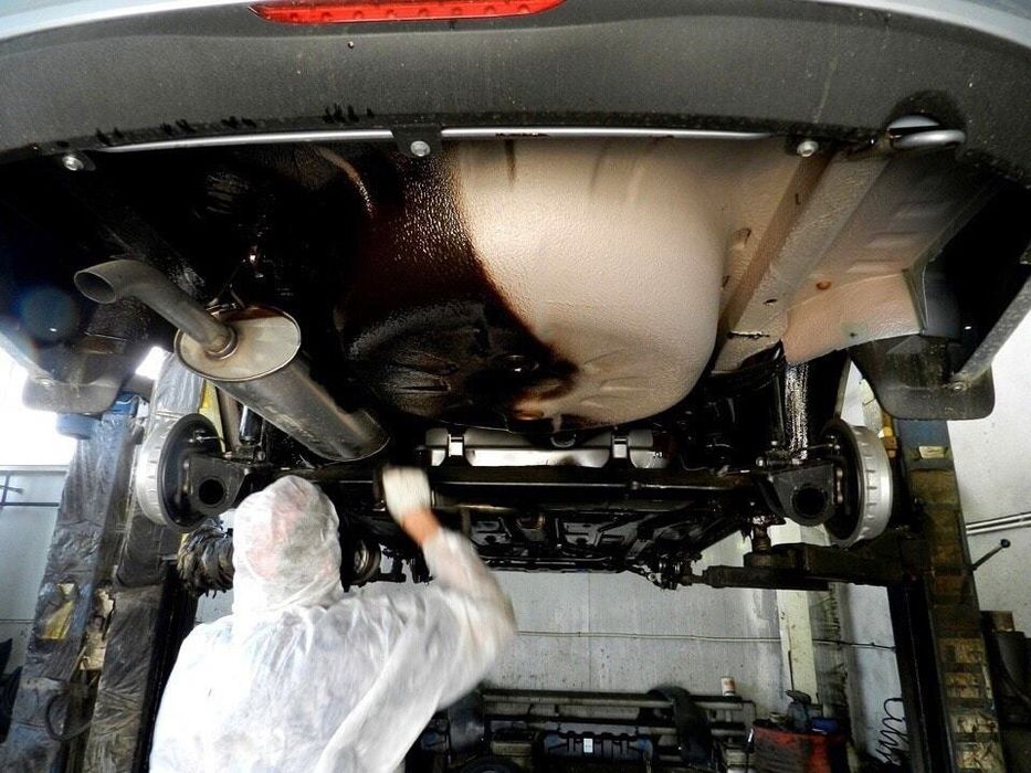 Антикорозийная обработка днища автомобиля
