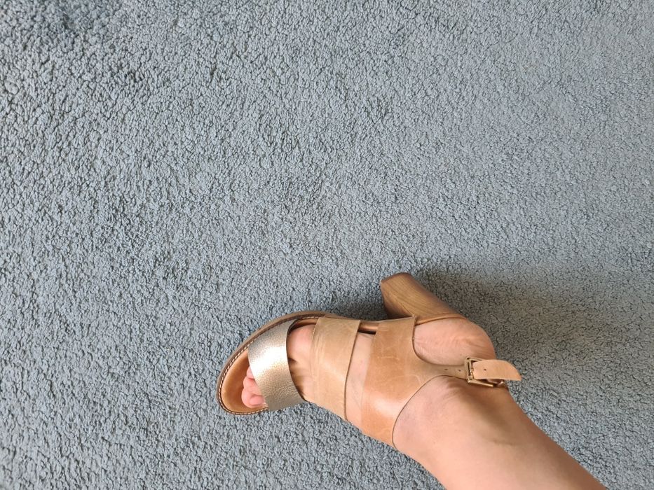 Vând sandale Rizzoli 38