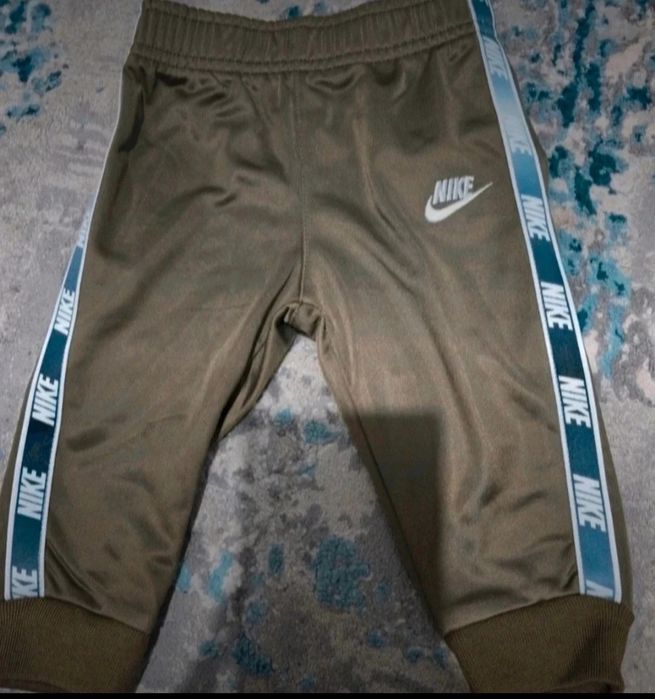 Pantalonasi pentru bebeluș