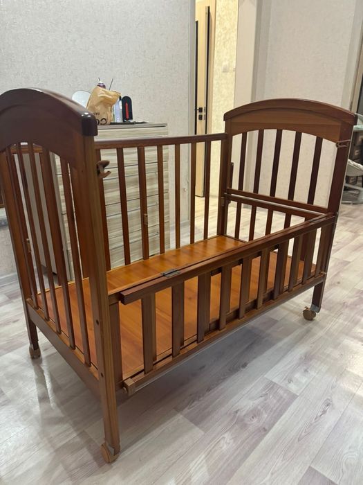 Продам детскую кроватку