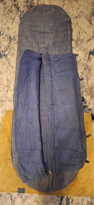 Ватный спальный мешок Размеры: 55Х170см. Вес: 3кг.