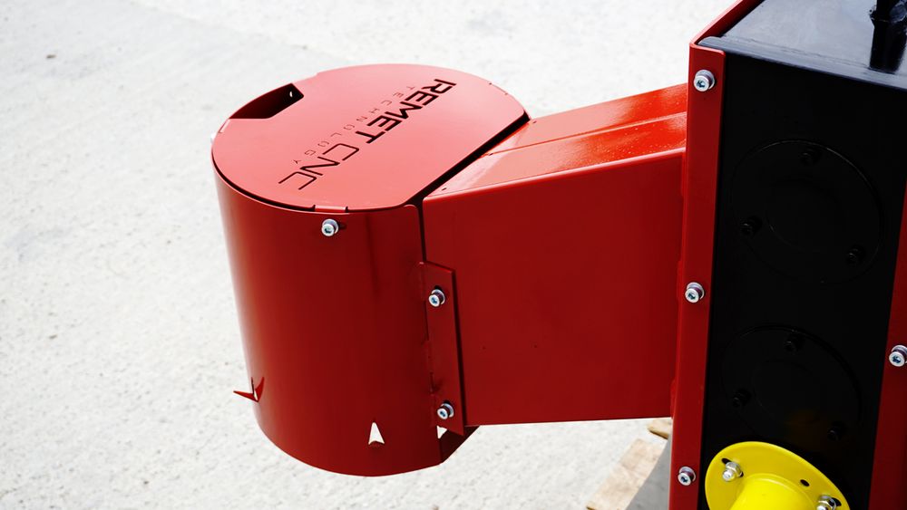 Tocător crengi la tractor  R 60