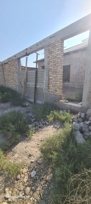 Nedastroyni uchastok sotiladi juda mustahkam juda qulay lakatsiya