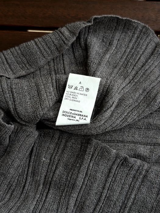 Дамски пуловер Dolce & Gabbana (V-Neck Pullover) - размер М/L(48), Отлично състояние