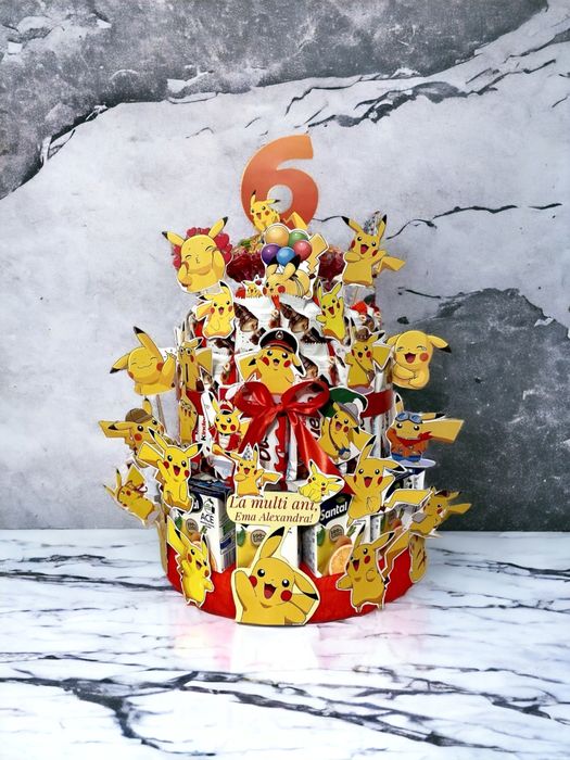 Tort din dulciuri ambalate