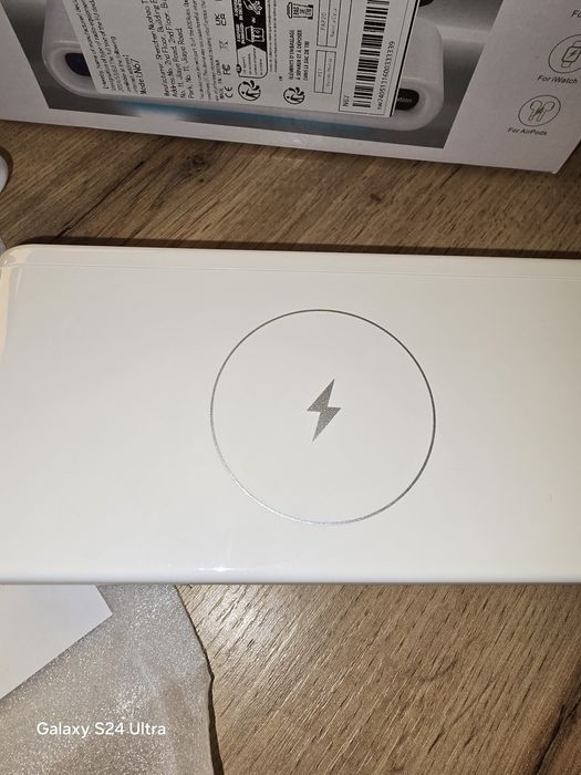 Безжично зарядно устройство за телефони и часовници