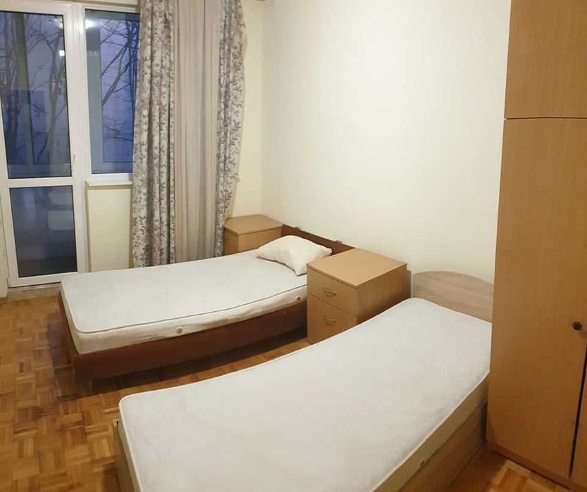 Дава се под наем Тристаен апартамент в Бургас, Възраждане - 90 кв.м за 408 € - Снимка #1