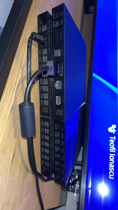 Consolă PS4 500GB + 4 manete + 9 jocuri