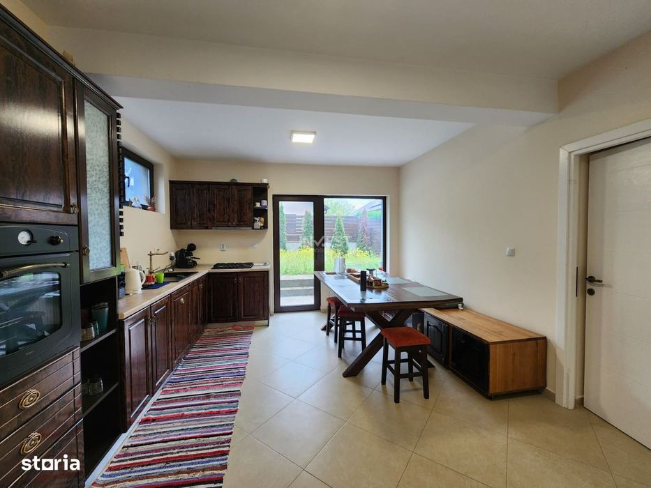 Casa de vanzare 120mp utili, 3 bai zona Valea Adanca-Mega Image