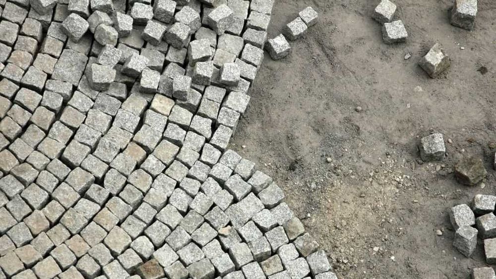 Soluții Pavaj: Piatră Cubică cu Transport și Montaj Inclus