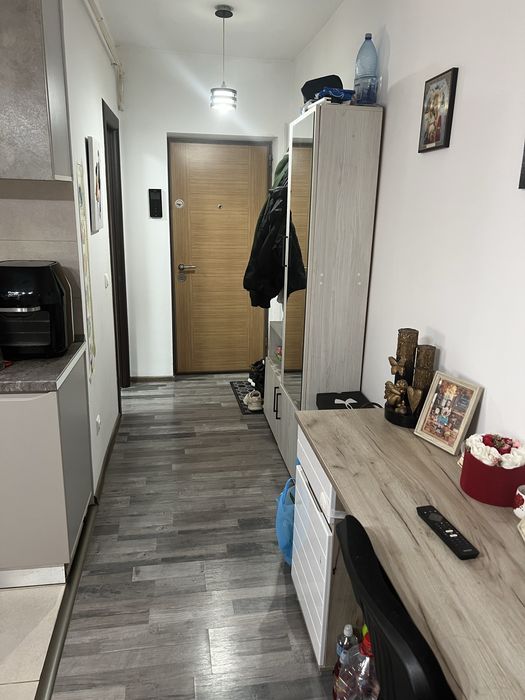 Vand apartament cu 2 camere zona 1 mai et.3/4 135000 euro negociabil