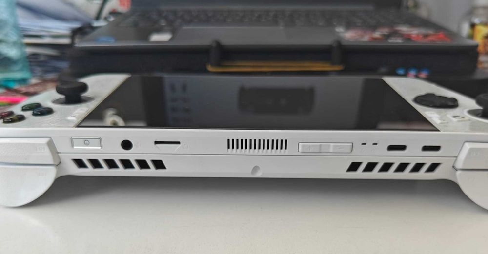 Consola ROG Xbox Ally, 16GB LPDDR5X, SSD 512GB + Husa 360 DBrand + Folie sticla ecran aplicata + (1x Folie Sticla Extra + 1x Skin extra)