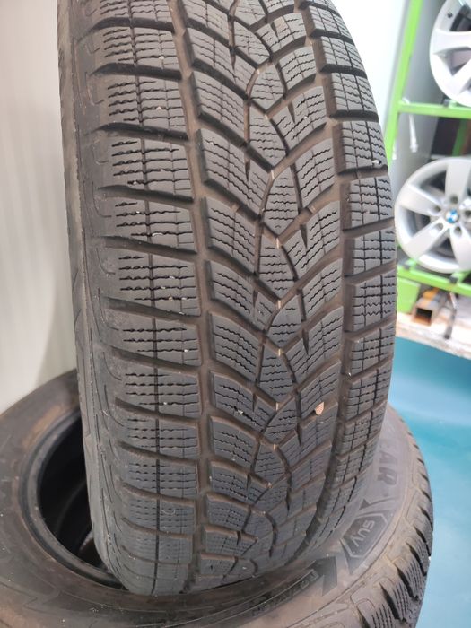 4 бр зимни 215/65/17 Goodyear