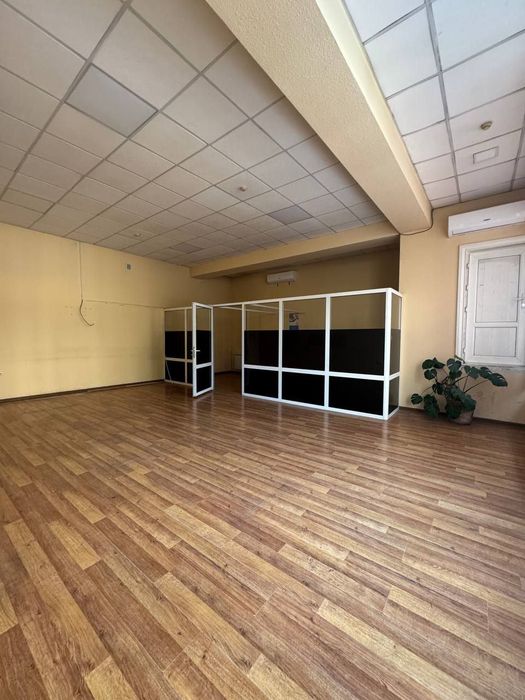 Новза метро недалеко Сдаётся 5-ком.офис 230м2. 8.5 у.е за 1м2