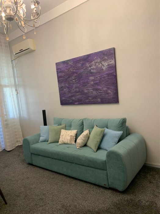 Провдется диван в очень хорошем состоянии