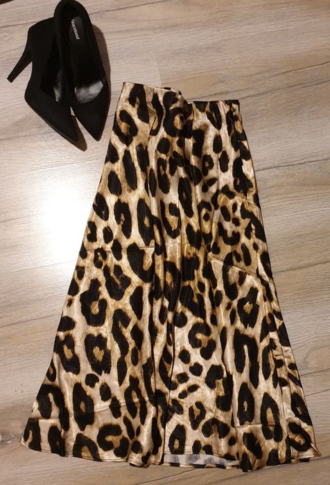 Rochii+ fuste diferite modele și marimi!