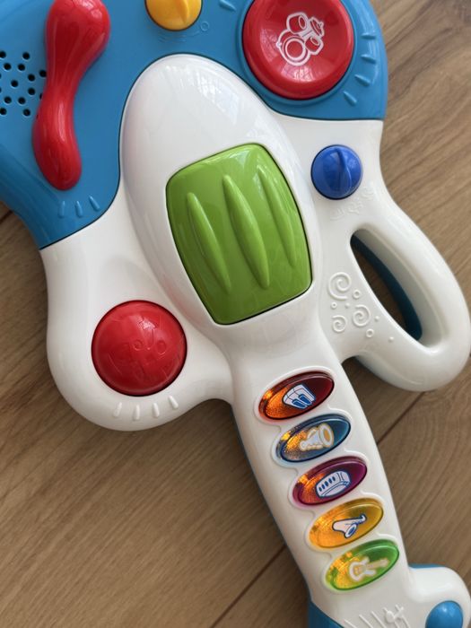 Chitara cu multe sunete si cantecele