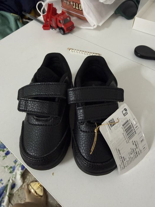 Продам кроссовки