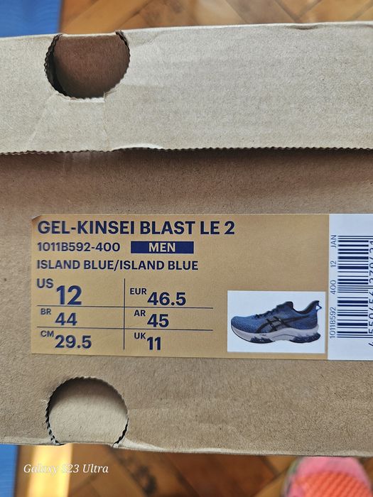 Продавам маратонки ASICS