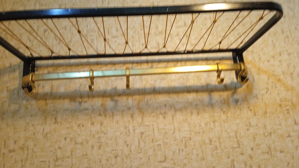 Вешалка настенная в прихожую