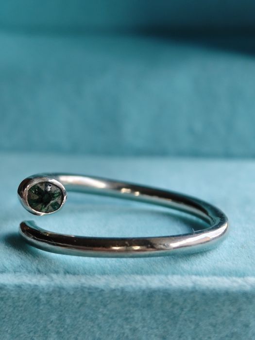 Сребърен пръстен "Пирон" с колумбийски Изумруд трапиче и сертификат