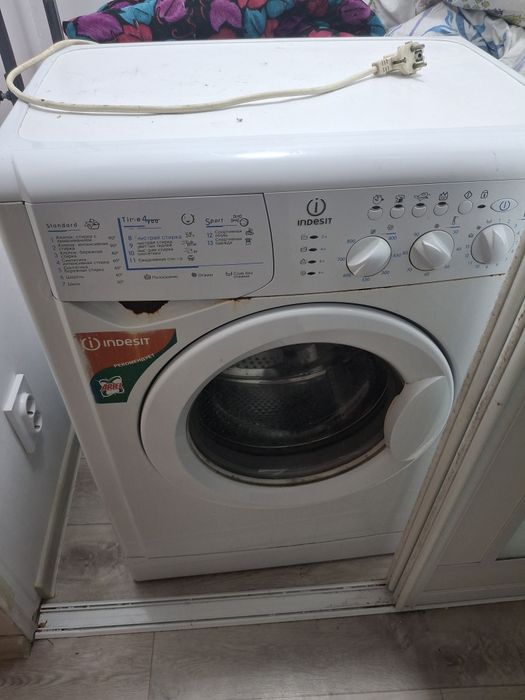 Продам стиральную машину Indesit