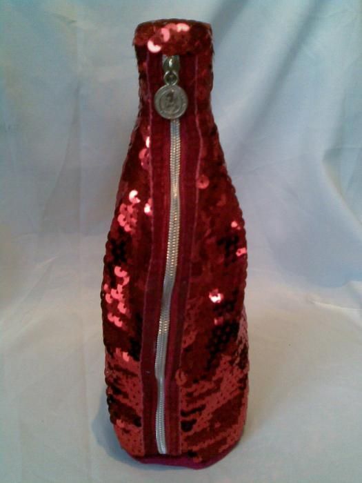 Уникат ! Нов червен калъф(несесер) от пайети с цип за бутилка