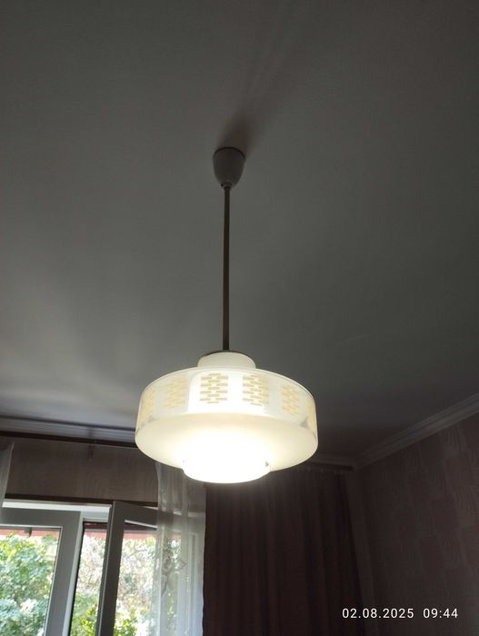 Продаются люстры