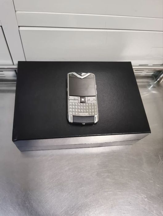 Продается телефон Vertu Constellation Quest  оригинал!