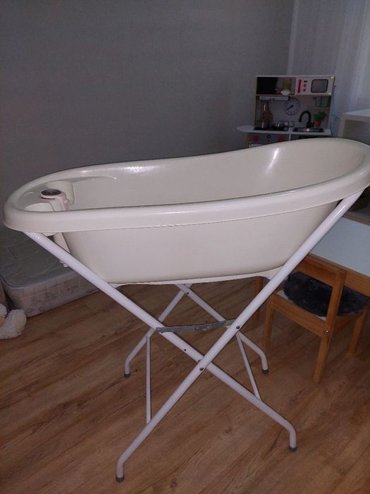 Бебешка ваничка със стойка