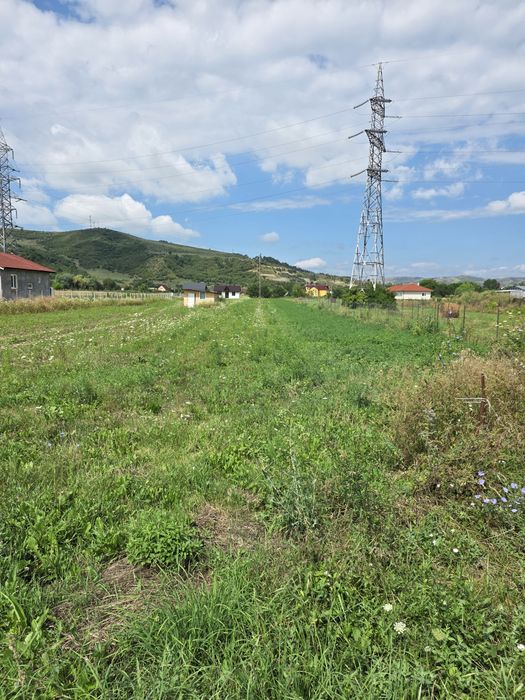 De vânzare pământ  !