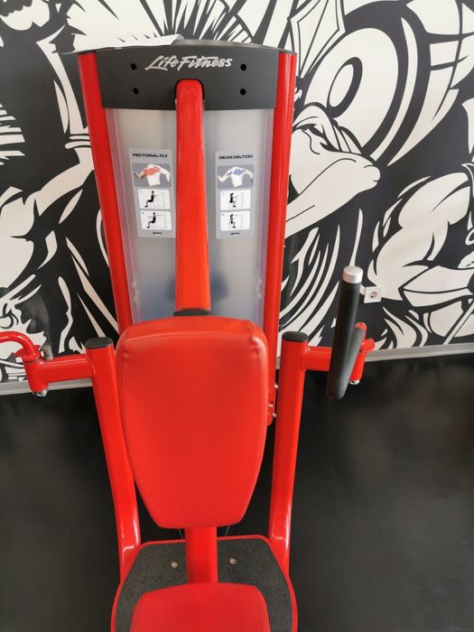 -50% Уред за гърди Life Fitness