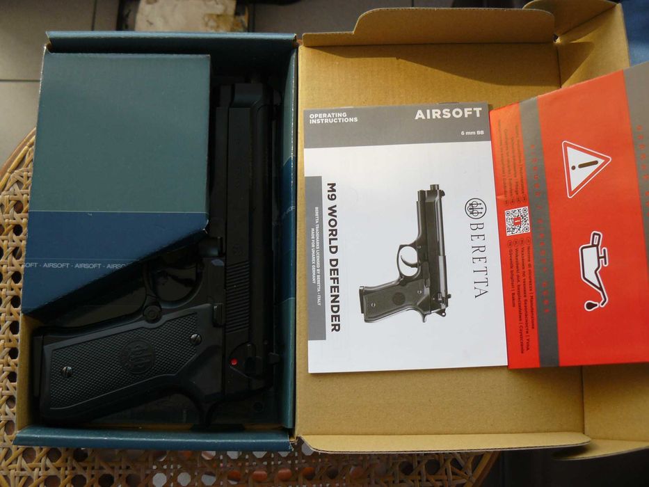 Pistol Airsoft BERETTA M9 WORLD DEFENDER UMAREX Spring/Arc/Manual,Nou