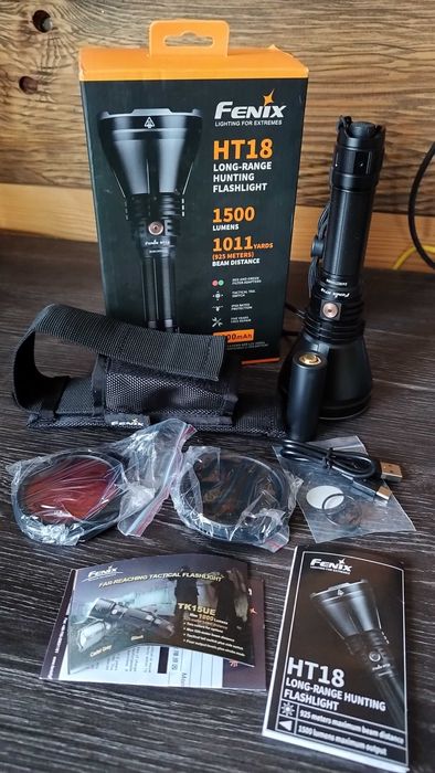 Продавам далекобоен фенер Fenix HT 18
