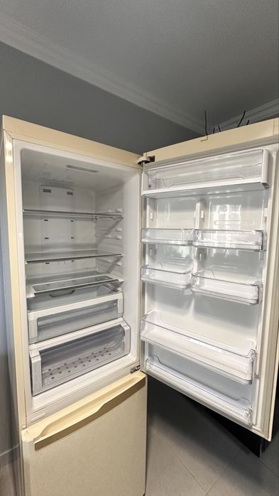 Холодильник Samsung