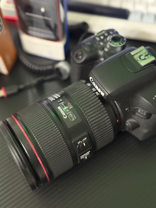 Фотокамера Canon EOS 800D