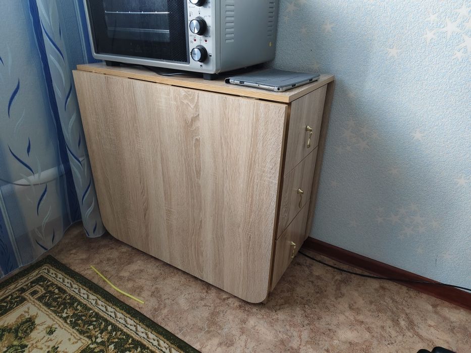 Продам стол тумбу в отличном состоянии