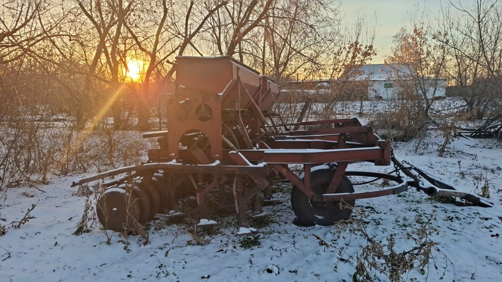 Продамтелеги 2птс-4, сеялки, бороны
