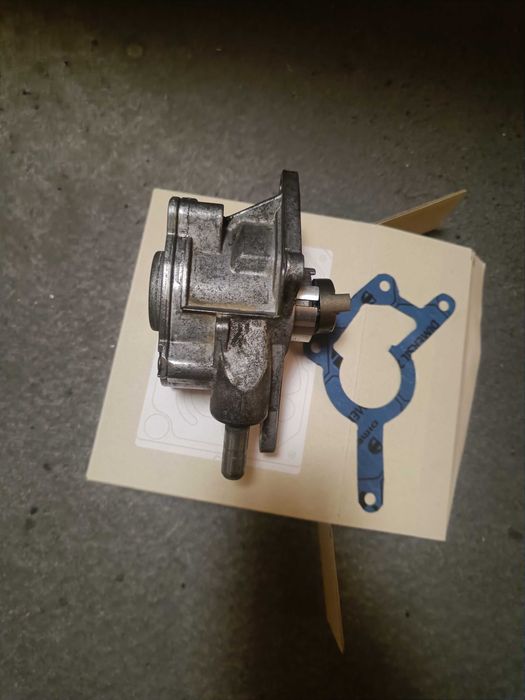 Вакуумна помпа за Мерцедес OM642 A6422300165 за Mercedes W204 / W211 / W212 / W219 / W164 / X164 / W221 3.0 CDI