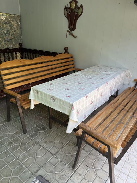 Продаётся стол со скамейками крепкий, добротный и в отличном состоянии