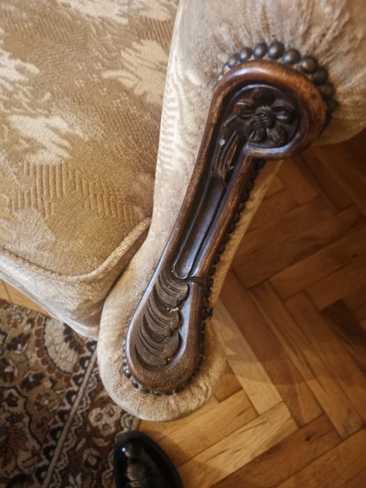 Старинно канапе масивно дърво