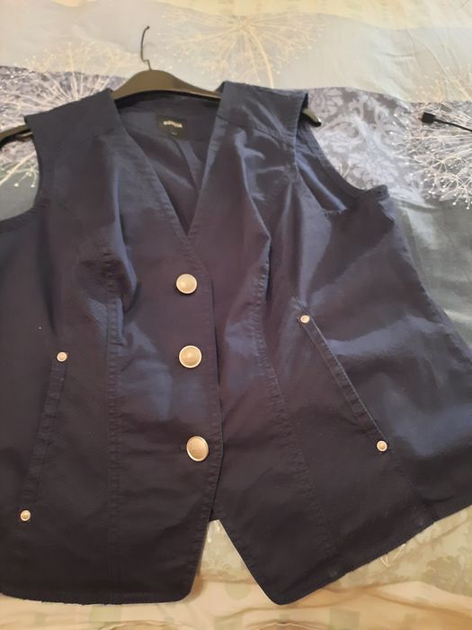 Vesta de dama Bonita cu buzunare și nasturi metalici