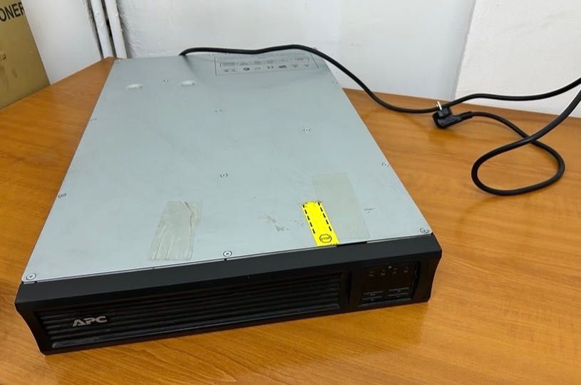 Професионален UPS APC Smart-UPS SMT3000RMI2U