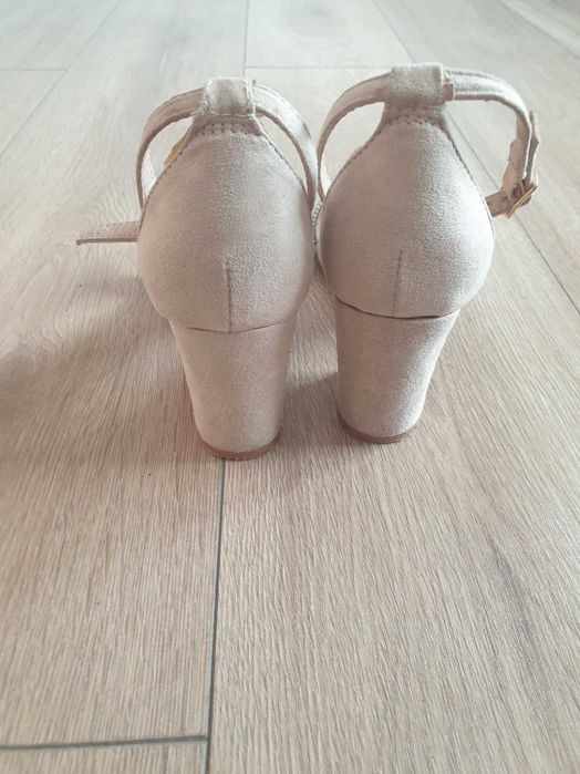 Sandale, marimea 35