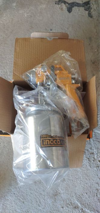 Пневматический краскопульт INGCO ASG3101 с нижним бачком.