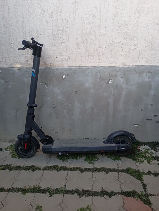 Электросамокат компании Midway