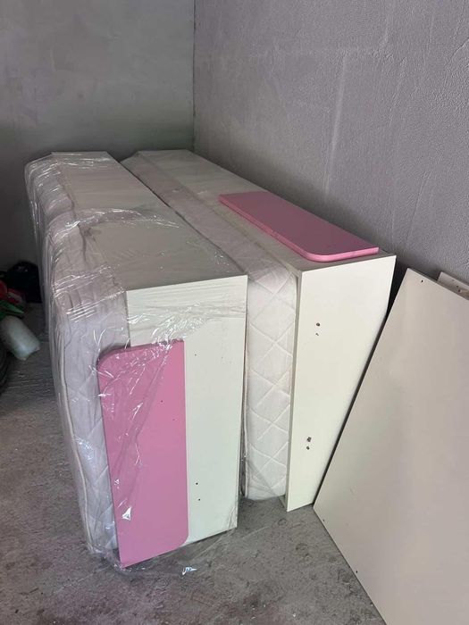 ПРОДАВАМ Две единични легла+матраци